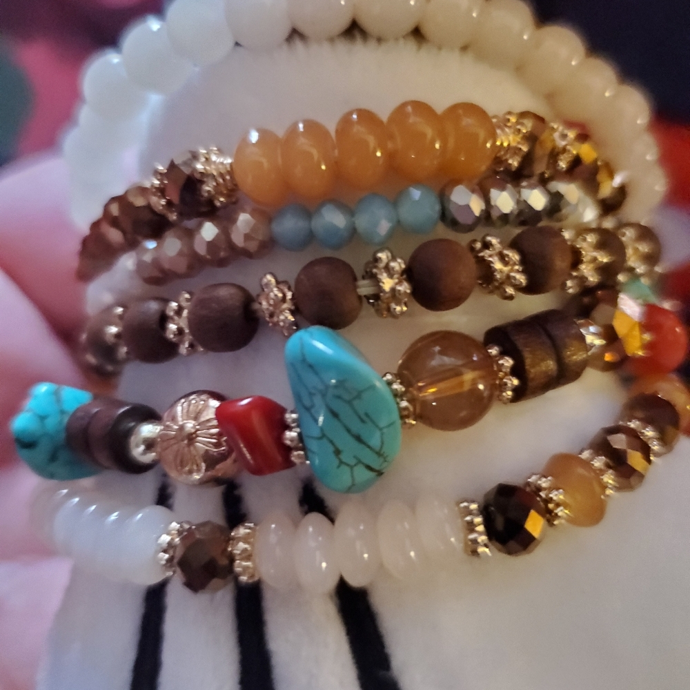 Well would you look at what minnie has braclets